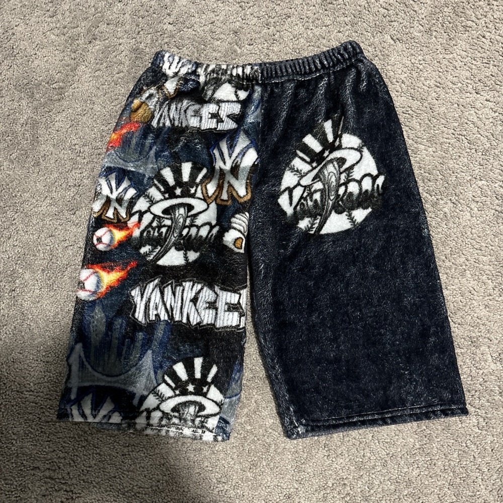 Graphic Yankees Pajama Shorts